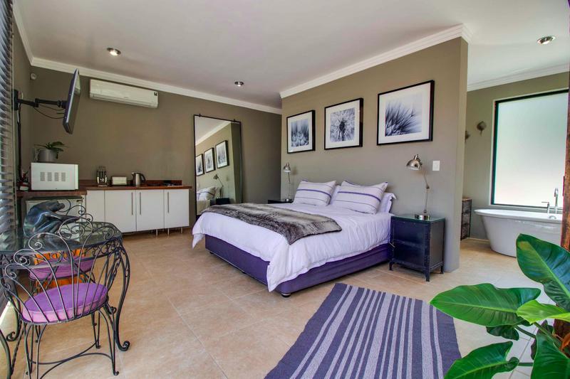 5 Bedroom Property for Sale in Zonnehoewe A H Gauteng