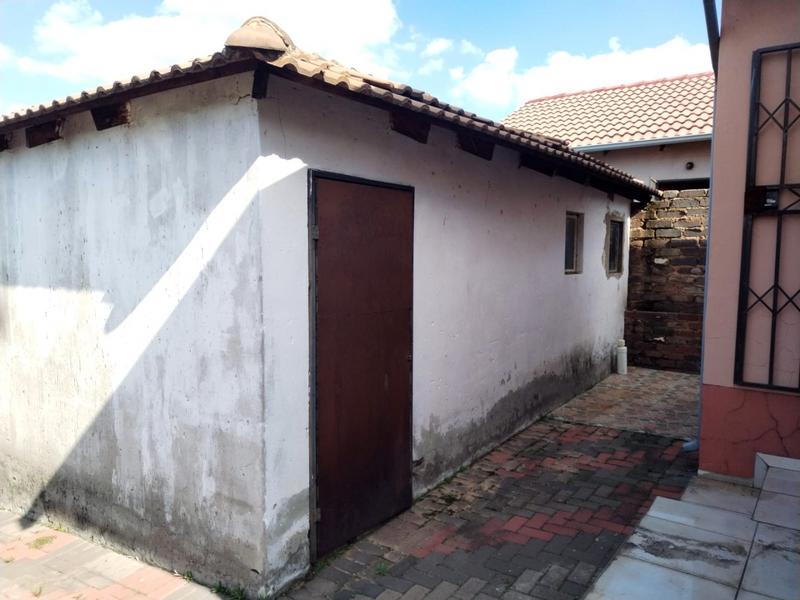To Let 2 Bedroom Property for Rent in Fleurhof Gauteng