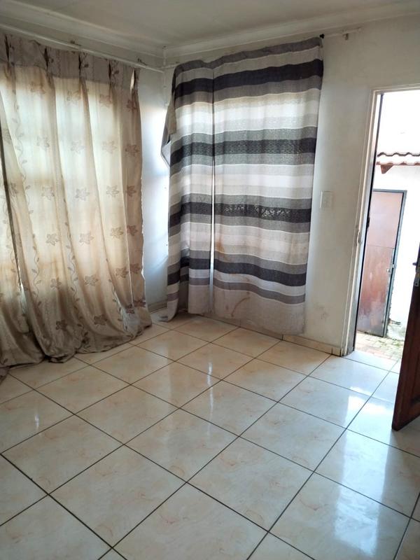 To Let 2 Bedroom Property for Rent in Fleurhof Gauteng