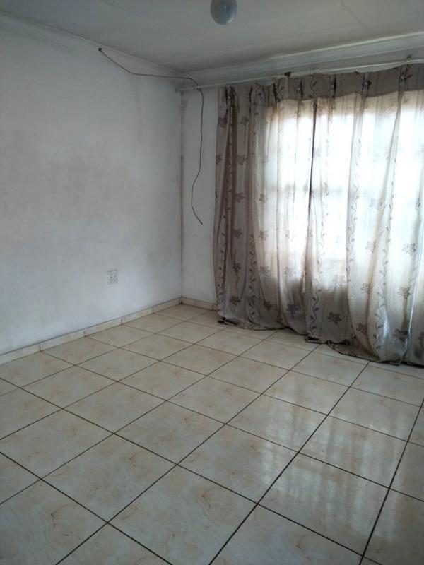 To Let 2 Bedroom Property for Rent in Fleurhof Gauteng