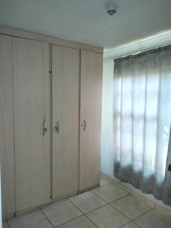 To Let 2 Bedroom Property for Rent in Fleurhof Gauteng