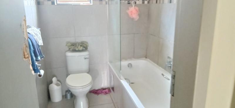 4 Bedroom Property for Sale in Albertsdal Gauteng