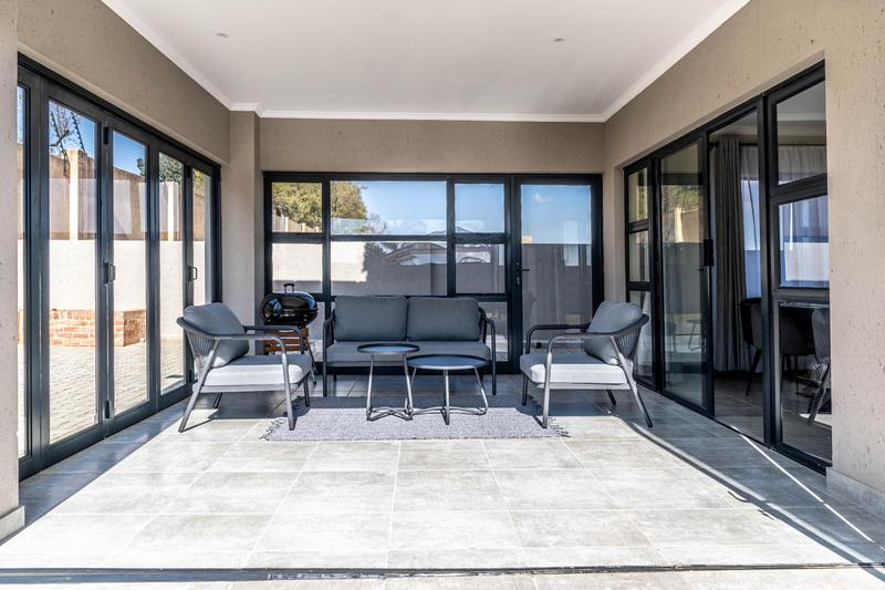 7 Bedroom Property for Sale in North Riding Gauteng