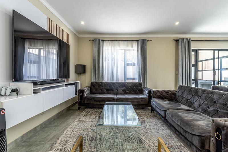 7 Bedroom Property for Sale in North Riding Gauteng