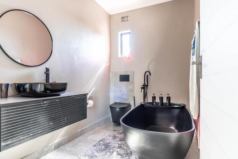 7 Bedroom Property for Sale in North Riding Gauteng