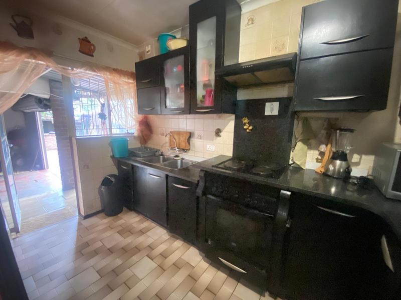 5 Bedroom Property for Sale in Crystal Park Gauteng