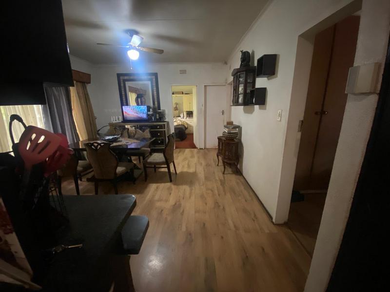 5 Bedroom Property for Sale in Crystal Park Gauteng