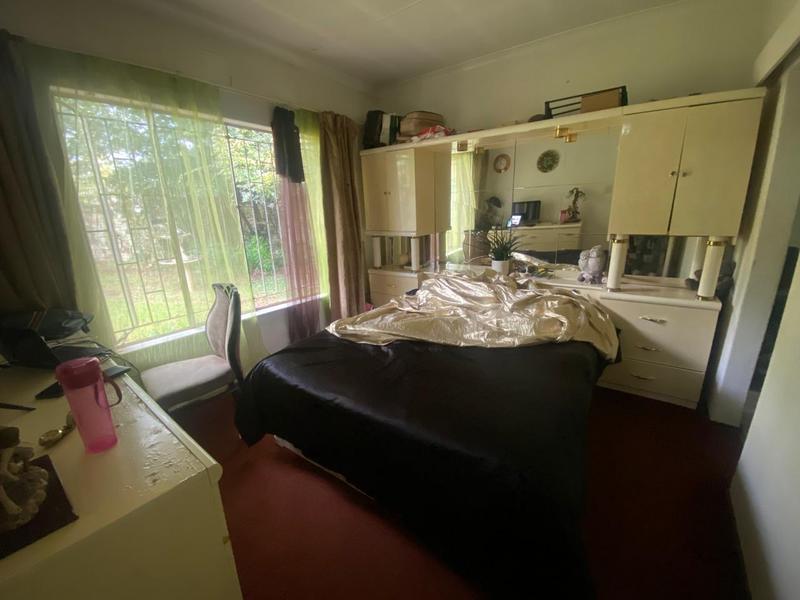 5 Bedroom Property for Sale in Crystal Park Gauteng