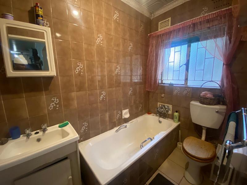 5 Bedroom Property for Sale in Crystal Park Gauteng