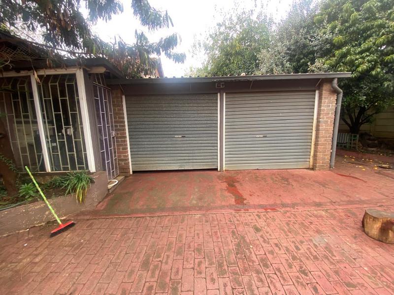5 Bedroom Property for Sale in Crystal Park Gauteng