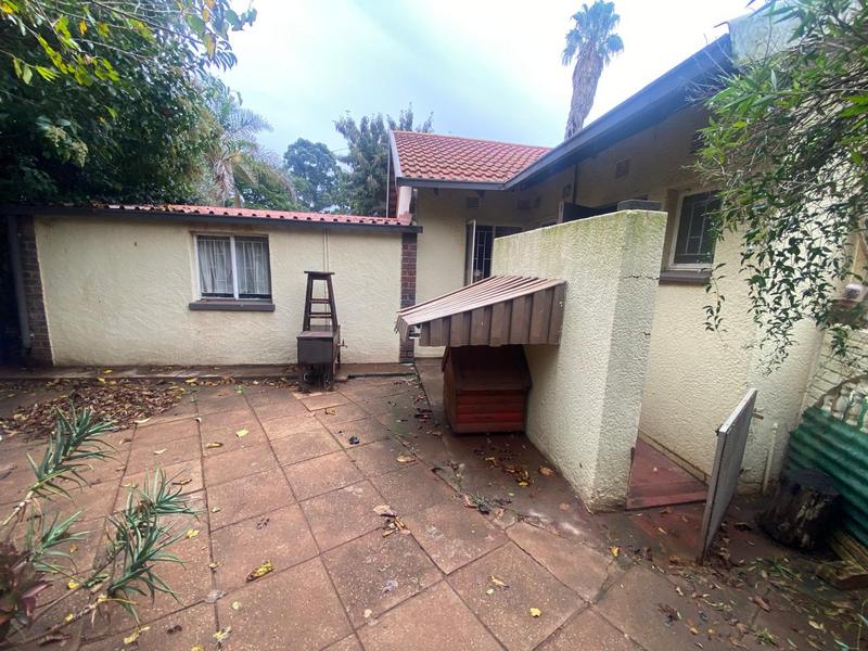 5 Bedroom Property for Sale in Crystal Park Gauteng