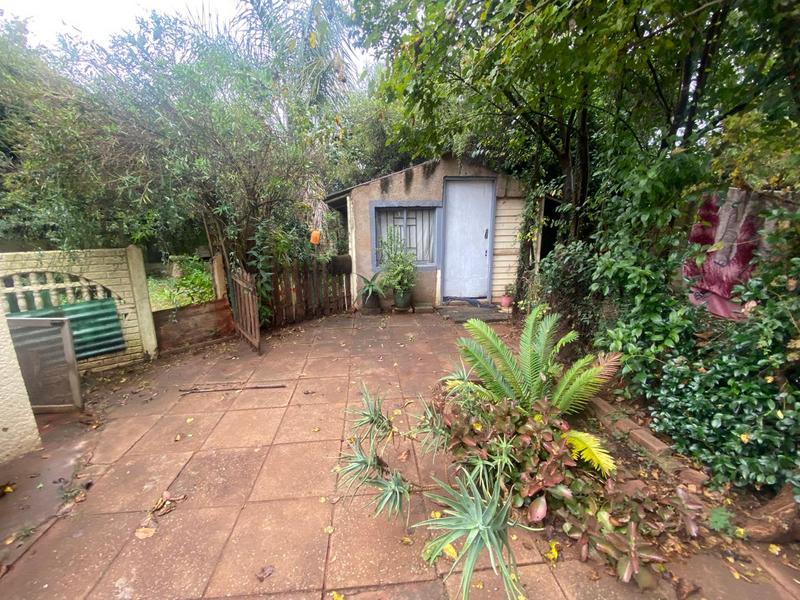 5 Bedroom Property for Sale in Crystal Park Gauteng