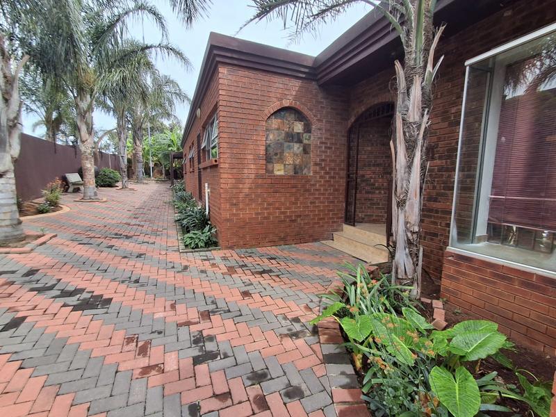 3 Bedroom Property for Sale in Glenvista Gauteng
