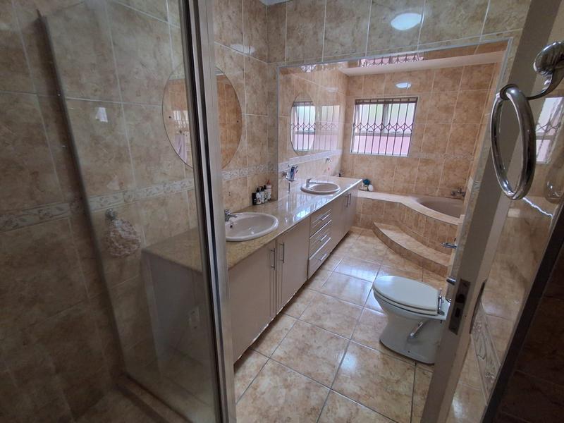 3 Bedroom Property for Sale in Glenvista Gauteng