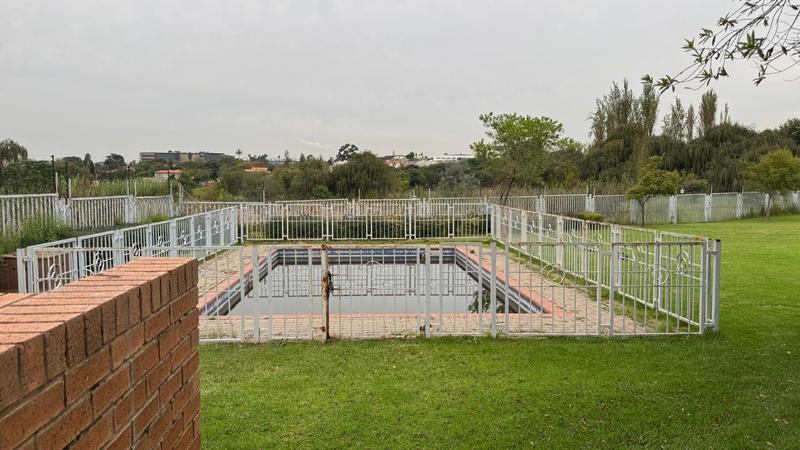 2 Bedroom Property for Sale in Erand Gardens Gauteng