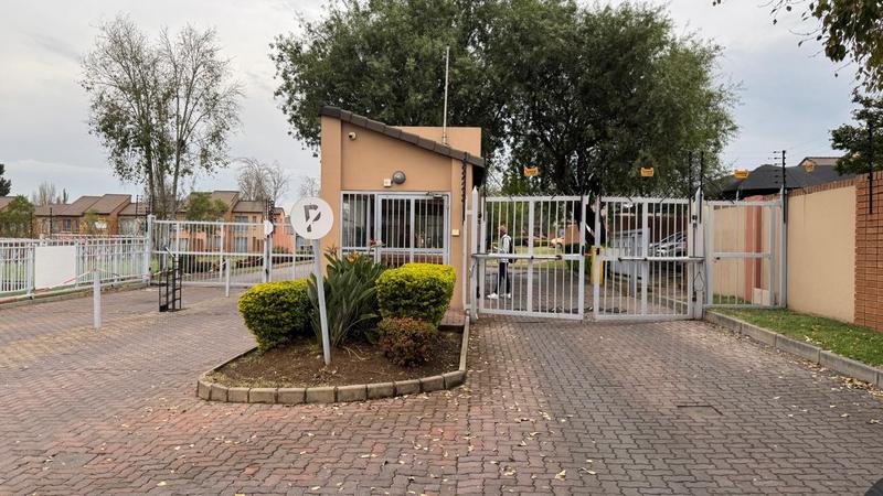 2 Bedroom Property for Sale in Erand Gardens Gauteng