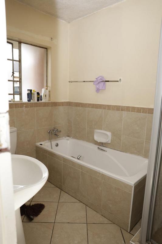 2 Bedroom Property for Sale in Erand Gardens Gauteng