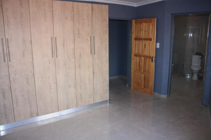 To Let 3 Bedroom Property for Rent in Clayville Gauteng