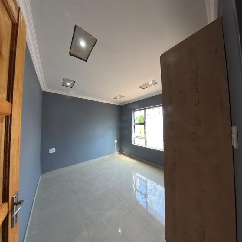 To Let 3 Bedroom Property for Rent in Clayville Gauteng