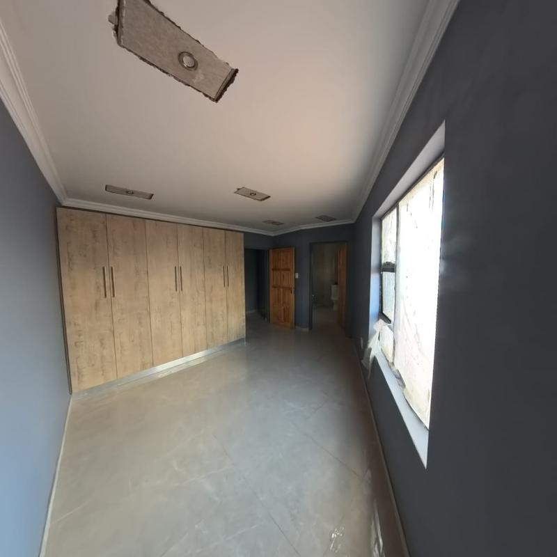 To Let 3 Bedroom Property for Rent in Clayville Gauteng