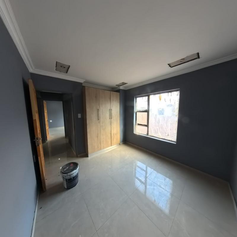 To Let 3 Bedroom Property for Rent in Clayville Gauteng