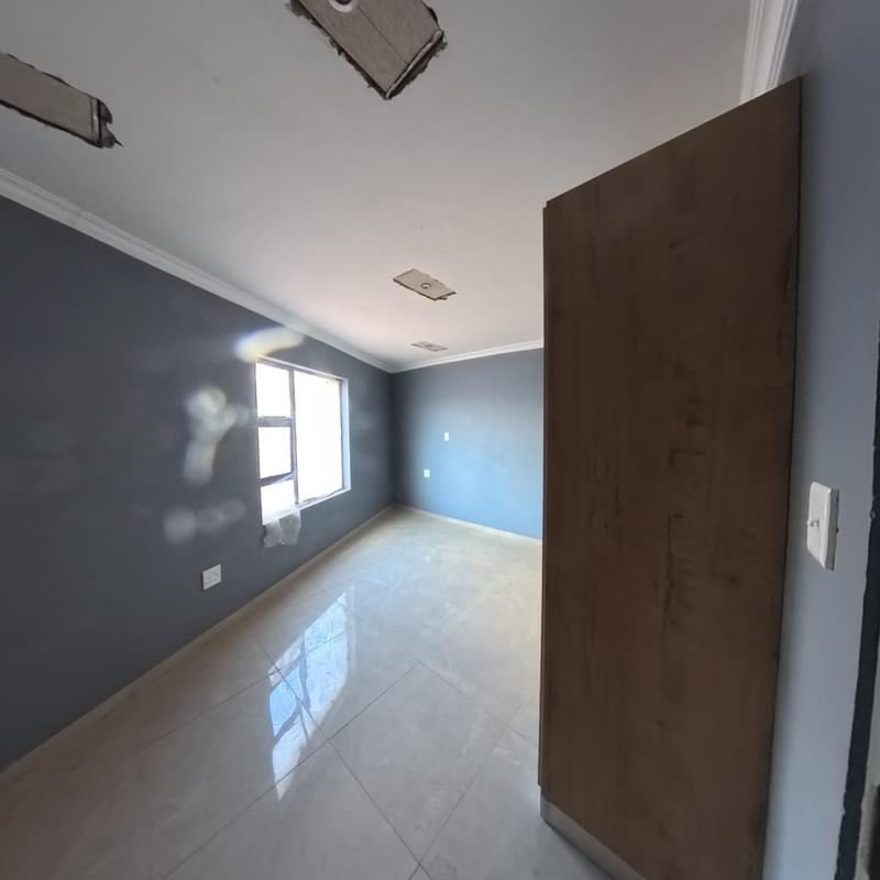 To Let 3 Bedroom Property for Rent in Clayville Gauteng