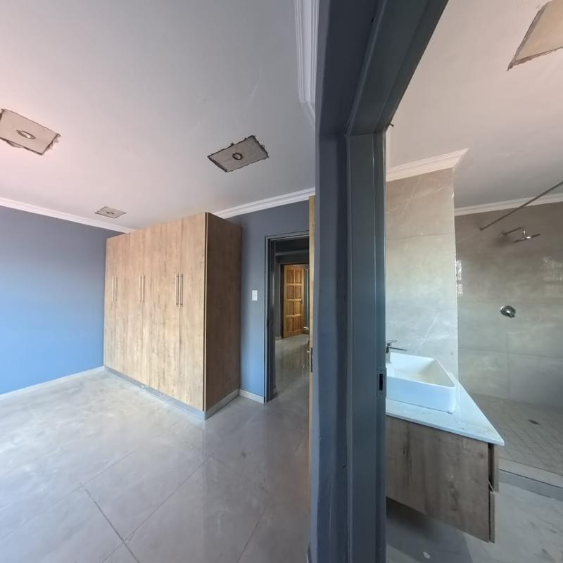 To Let 3 Bedroom Property for Rent in Clayville Gauteng
