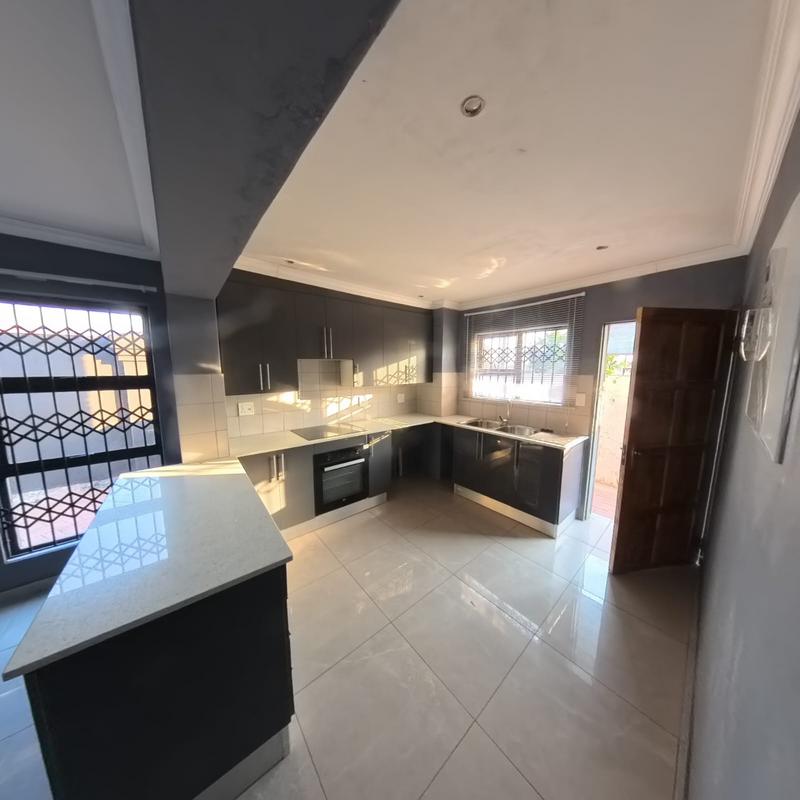 To Let 3 Bedroom Property for Rent in Clayville Gauteng