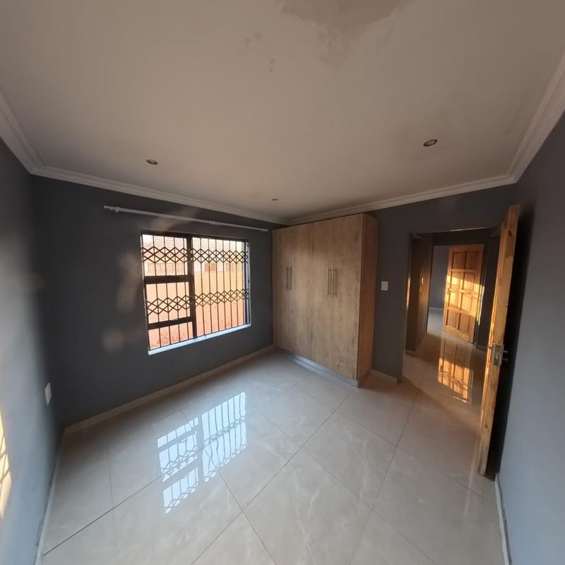 To Let 3 Bedroom Property for Rent in Clayville Gauteng