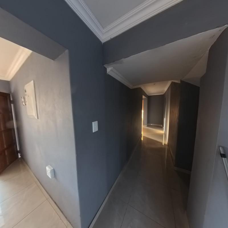 To Let 3 Bedroom Property for Rent in Clayville Gauteng