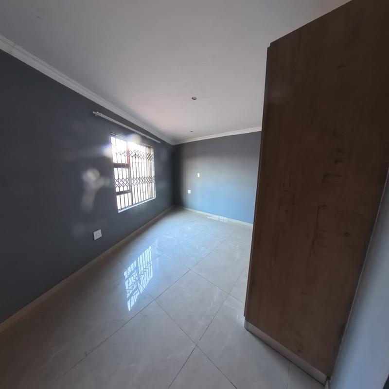 To Let 3 Bedroom Property for Rent in Clayville Gauteng