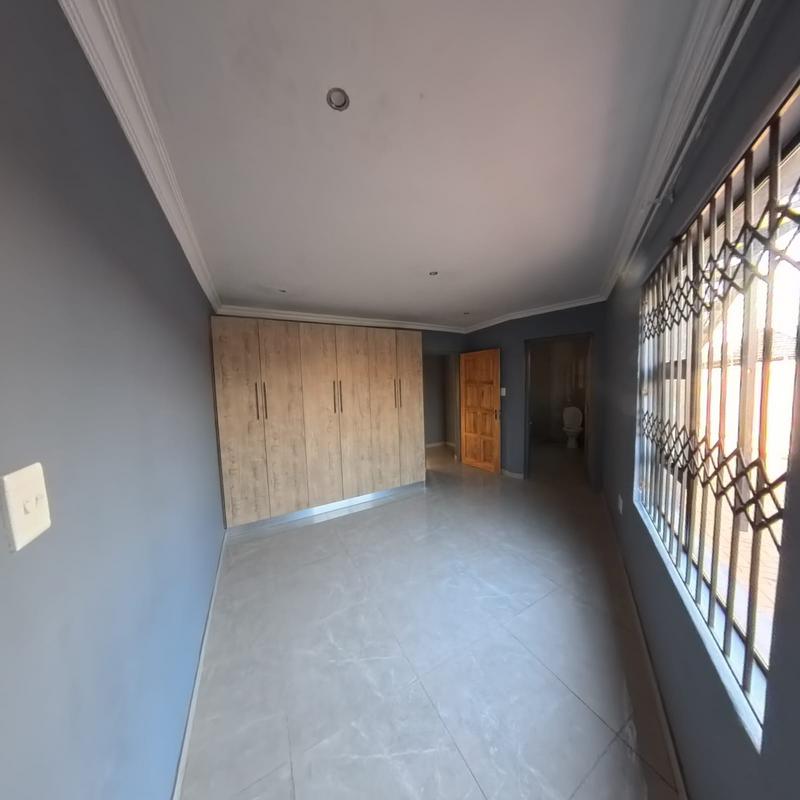 To Let 3 Bedroom Property for Rent in Clayville Gauteng