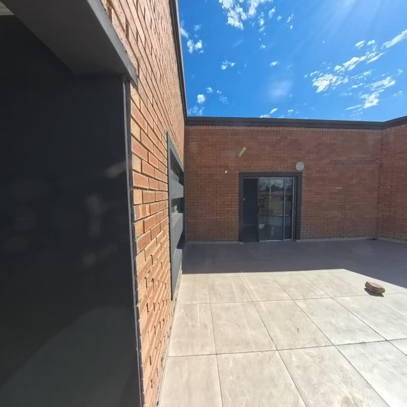 To Let 2 Bedroom Property for Rent in Clayville Gauteng