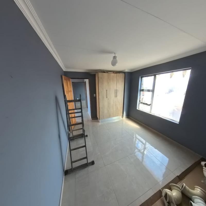 To Let 2 Bedroom Property for Rent in Clayville Gauteng
