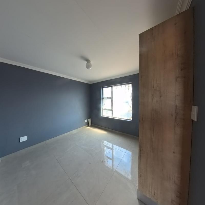 To Let 2 Bedroom Property for Rent in Clayville Gauteng