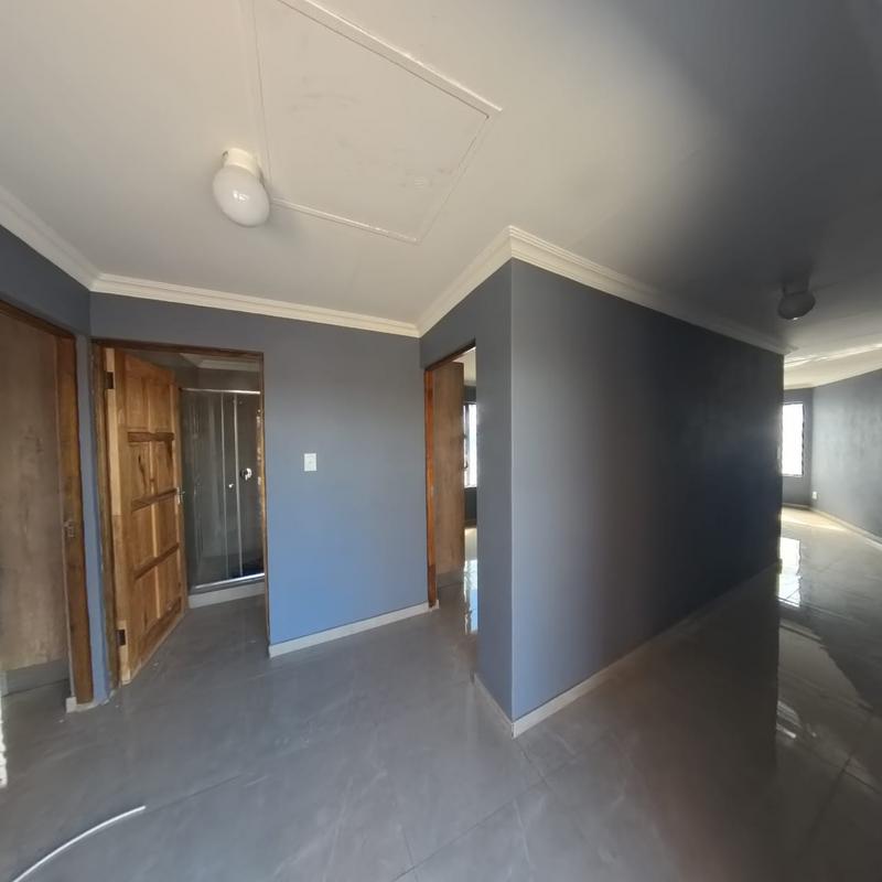 To Let 2 Bedroom Property for Rent in Clayville Gauteng