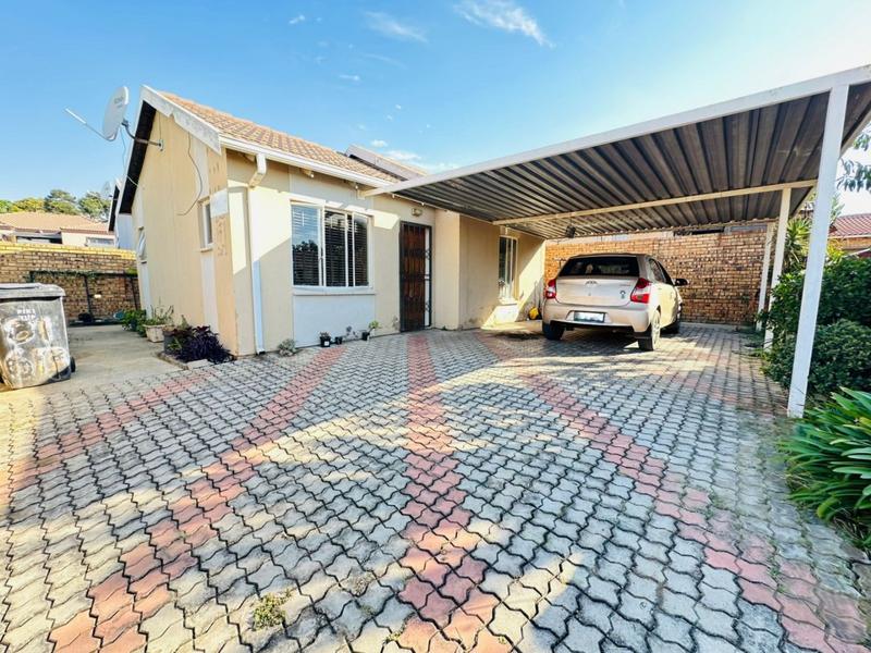 2 Bedroom Property for Sale in Cosmo City Gauteng