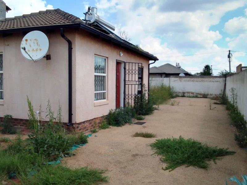 2 Bedroom Property for Sale in Lehae Gauteng