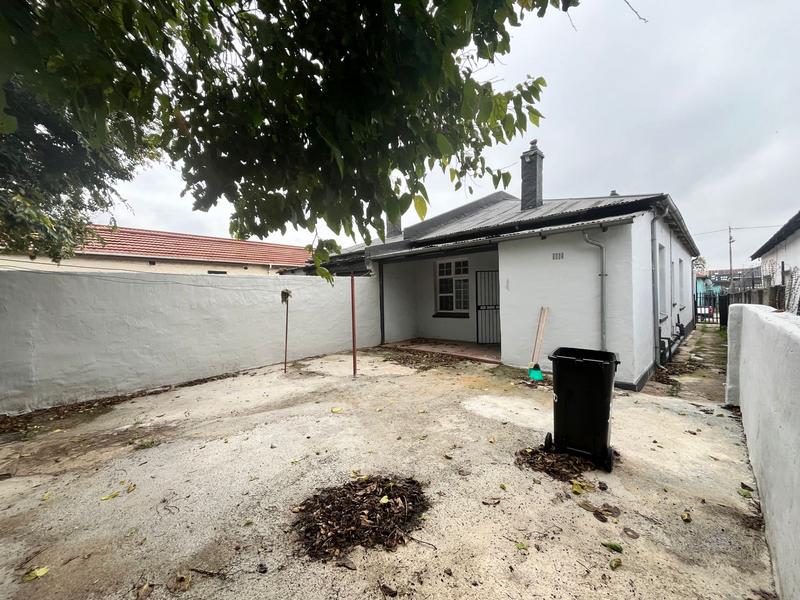 6 Bedroom Property for Sale in Geduld Gauteng