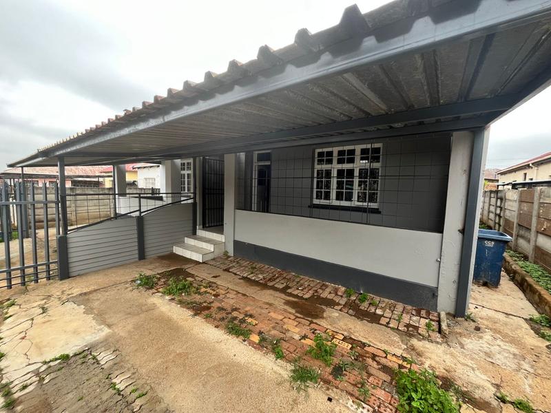 6 Bedroom Property for Sale in Geduld Gauteng