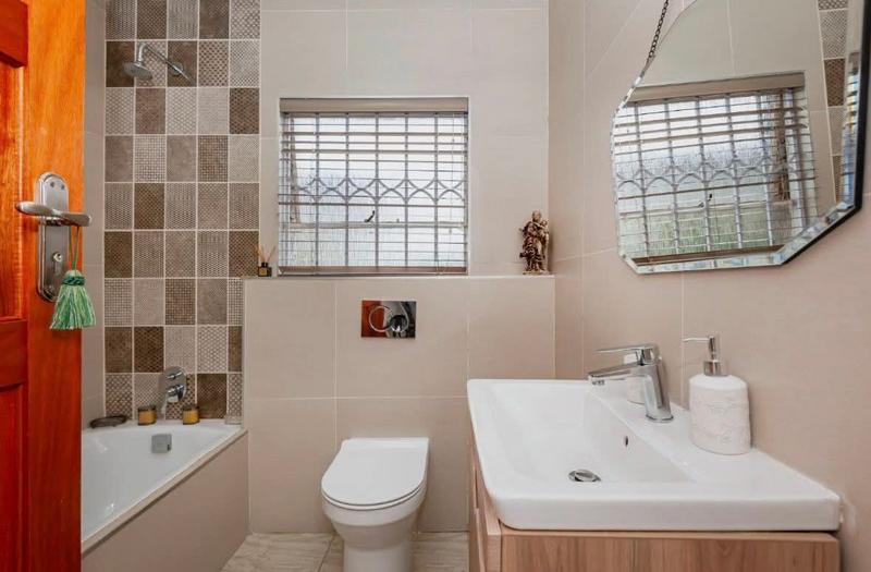 3 Bedroom Property for Sale in Mulbarton Gauteng