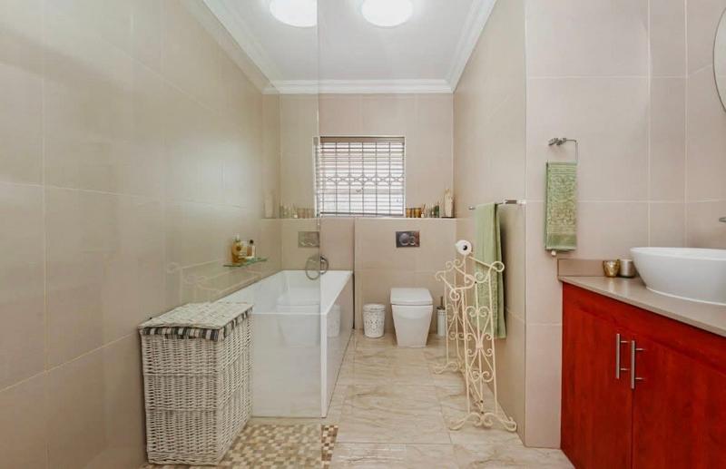 3 Bedroom Property for Sale in Mulbarton Gauteng