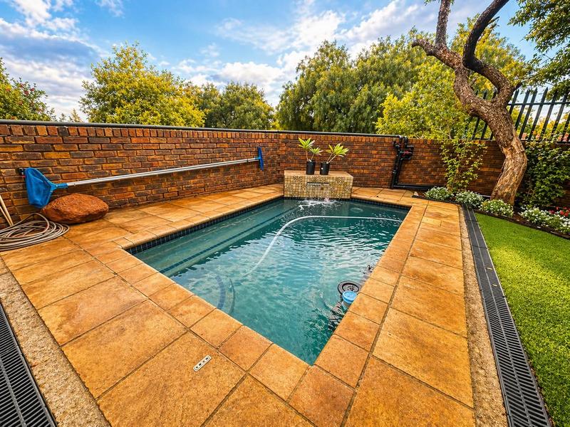 3 Bedroom Property for Sale in Mulbarton Gauteng