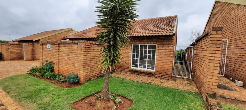 2 Bedroom Property for Sale in Elardus Park Gauteng