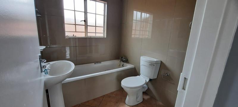 2 Bedroom Property for Sale in Elardus Park Gauteng