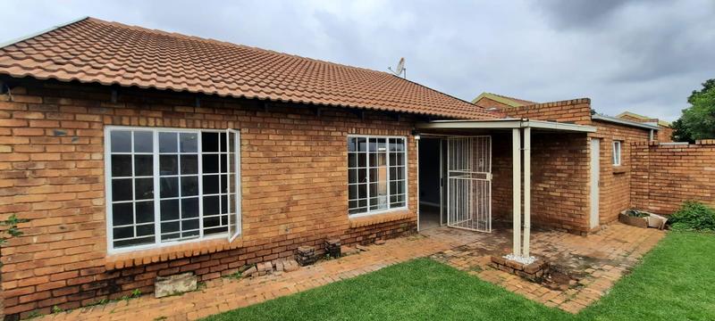 2 Bedroom Property for Sale in Elardus Park Gauteng