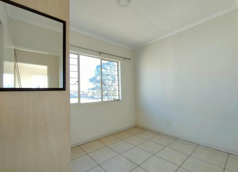 2 Bedroom Property for Sale in Klippoortjie Gauteng