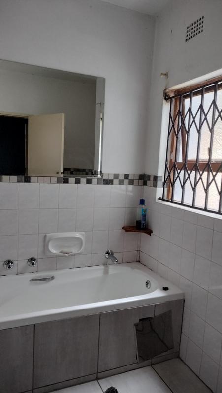 2 Bedroom Property for Sale in Glenvista Gauteng