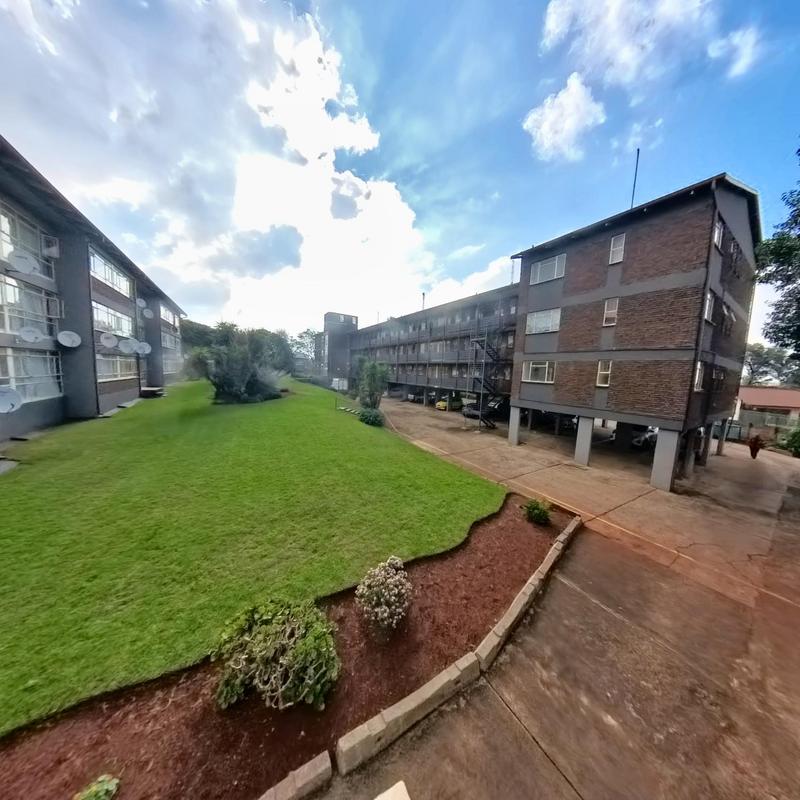 To Let 2 Bedroom Property for Rent in Rhodesfield Gauteng