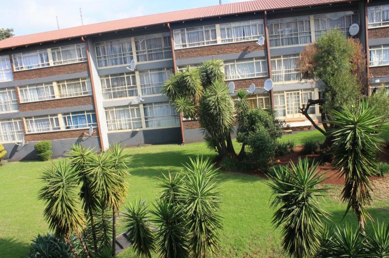 To Let 2 Bedroom Property for Rent in Rhodesfield Gauteng